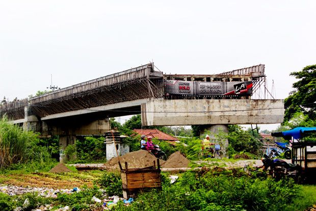 Pembangunan Jembatan Pabean Terbengkalai