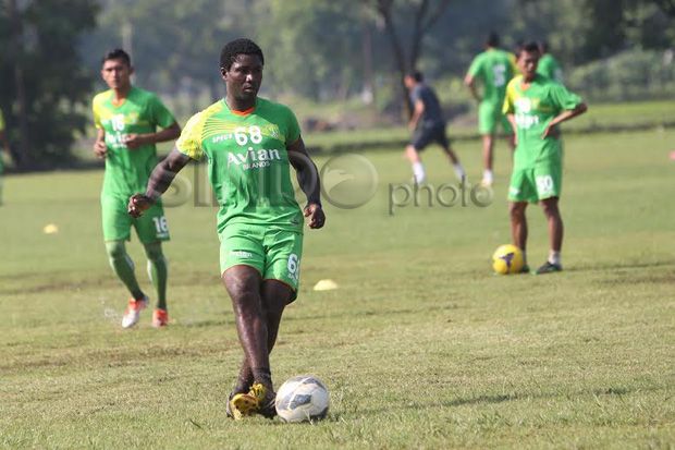 Tarik Emile Mbamba, Surabaya United Seleksi Striker Eropa