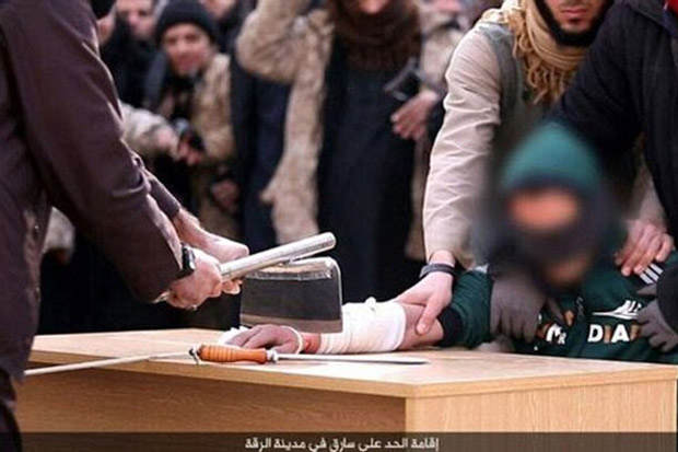 Sadis, ISIS Rilis Video Potong Tangan Pelaku Pencurian