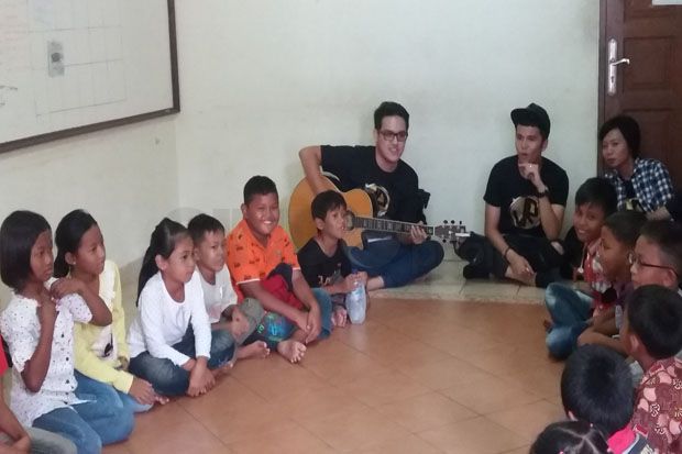 Juan Rahman Rayakan Valentine dengan Berbagi Bersama Anak Jalanan