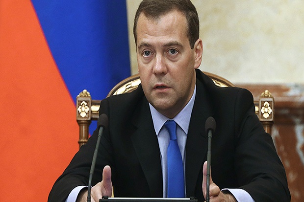 PM Medvedev: Rusia dan NATO Jatuh ke Perang Dingin Baru