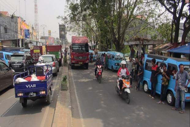 Ratusan Sopir Angkot di Cianjur Mogok Operasi