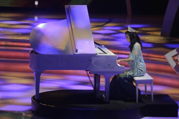 Permainan Piano Miss Indonesia Maria Harfanti Curi Perhatian