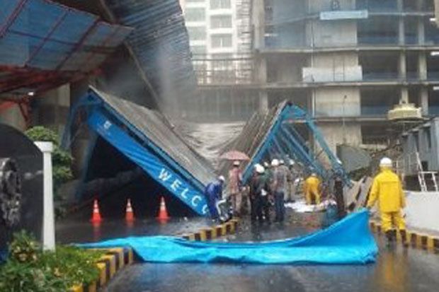 Atap Kanopi Hotel Sheraton Ambruk akibat Hujan Deras