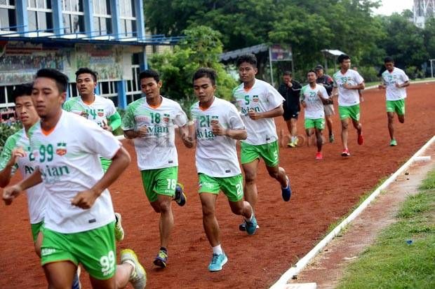 Pelatih Pede Surabaya United Bisa Lewati Babak Trofeo