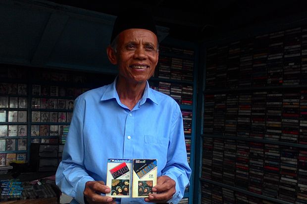 Kisah Ondi Turiat, Penjual Kaset Bekas di Bandung