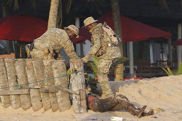 Incar Diplomat AS, AQIM Bantai 16 Orang dengan AK-47 di Pantai Gading