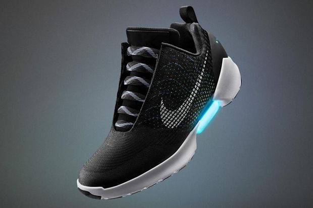 Nike Ciptakan Sepatu Sneakers yang Bisa Ikat Tali Sendiri