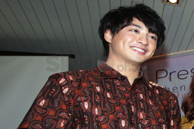 Shu Watanabe Jatuh Cinta dengan Batik Indonesia