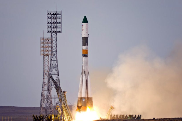Rusia Luncurkan Roket Soyuz Pembawa Satelit Militer