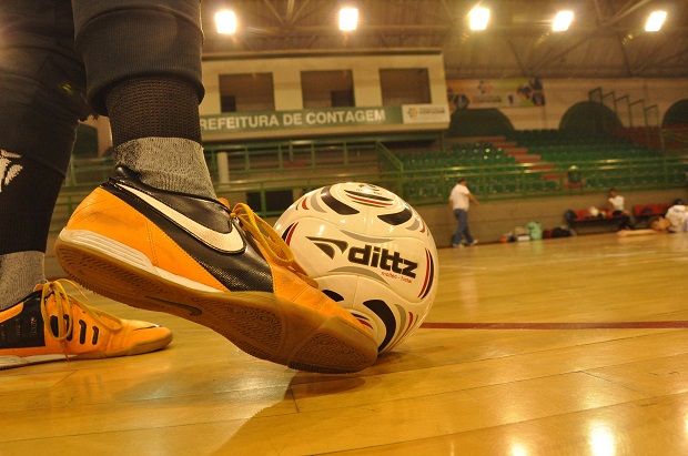 Seri IV Blend Futsal Professional Laris Manis