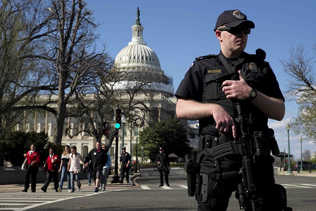 Todongkan Pistol di Capitol AS, Pria Pengaku Nabi Ditembak