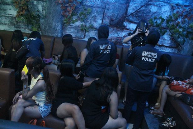 Polisi Razia Tempat Hiburan, Pemandu Karaoke dan Pengunjung Dites Urine
