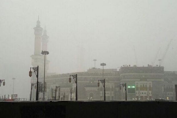 Hujan Es Turun Tiba-tiba di Sekitar Masjidilharam