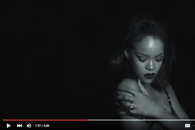 Di Video Klip Terbaru, Rihanna Nyaris Tanpa Busana