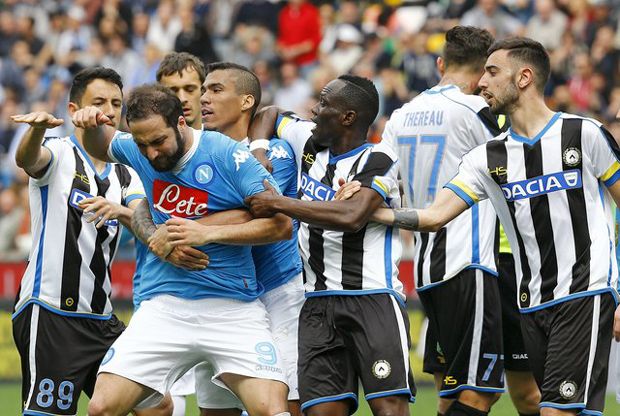 Dikalahkan Udinese, Napoli Makin Sulit Kejar Juventus