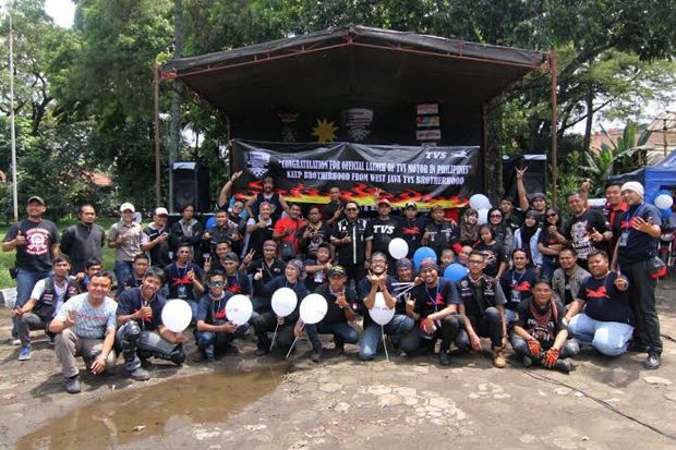 Komunitas TVS Brotherhood Bersih-bersih Sampah di Bandung