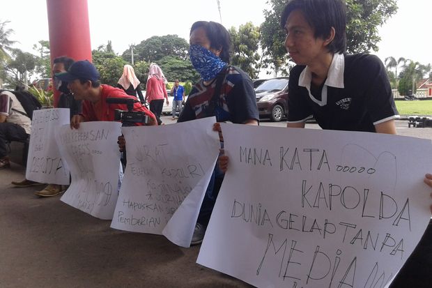 Dilarang Liputan, Wartawan di Palembang Demo