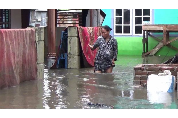 Banjir Rendam Puluhan Rumah di Bukittinggi