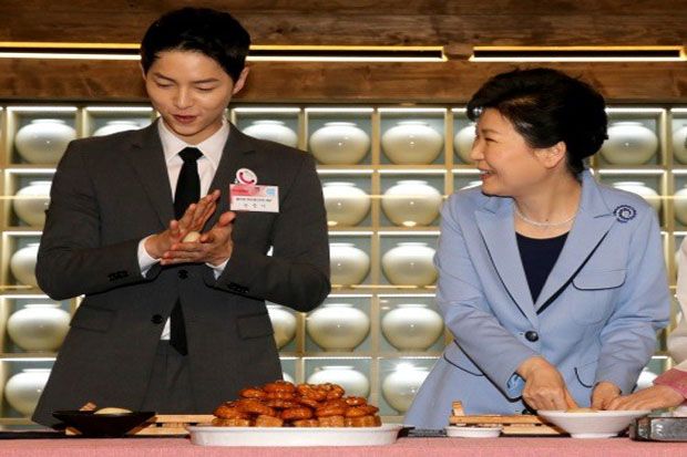 Masakan Song Joong Ki Dipuji Presiden Korea Selatan