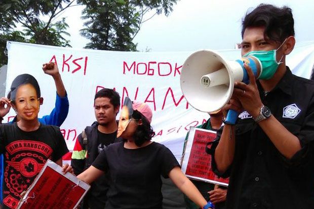 7 Aktivis Mahasiswa Mogok Makan Tuntut Rini Soemarno Dipecat