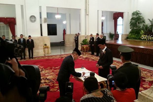 Jokowi Lantik Agus Widjojo Jadi Gubernur Lemhanas