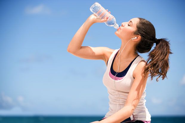 5 Manfaat Minum Air Saat Perut Kosong atau Bangun Pagi