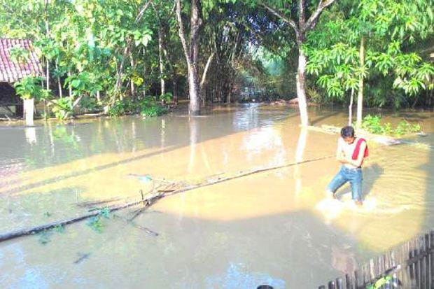 Seratusan Rumah di Sampang Terendam Banjir
