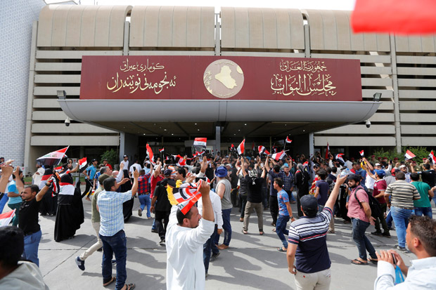 Demonstran Syiah Serbu Parlemen, Baghdad Umumkan Keadaan Darurat