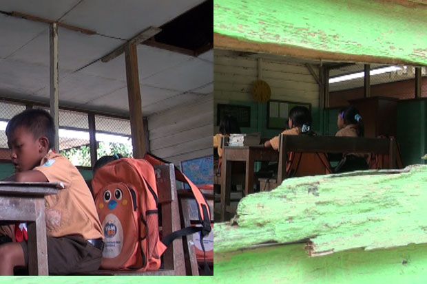 Siswa Belajar di Sekolah Berdinding Kayu Bolong dan Nyaris Roboh