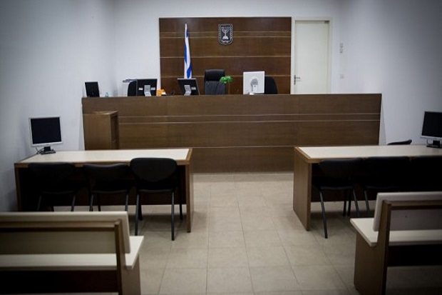 Pria Israel Minta Pengadilan agar Tuhan Dijebloskan ke Penjara
