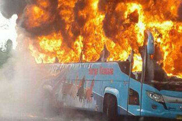 Bus Angkut Pelajar SMAN 4 Kota Bima Dibakar Orang Tak Dikenal