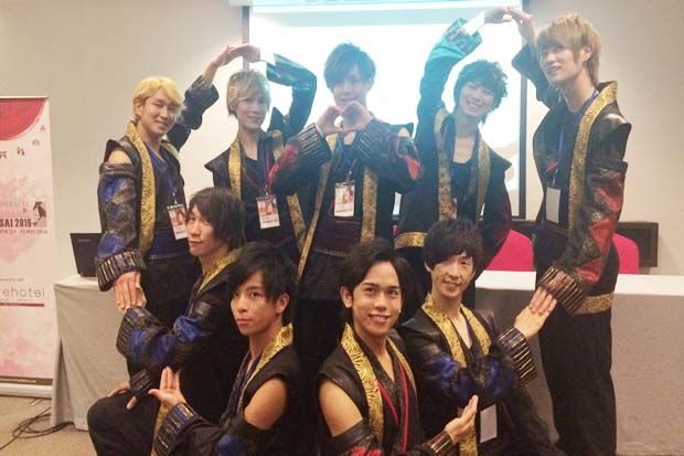 Tampil Lengkap, Musumen bawa Nuansa Boy Band Jepang di Ennichisai