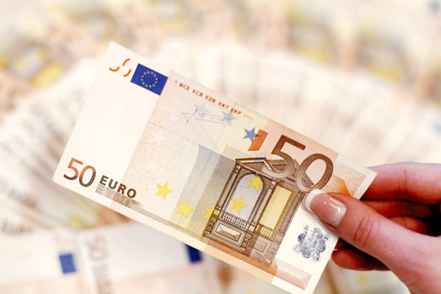 Maluku Lebih Suka Euro Dibandingkan Dolar AS