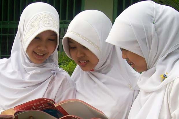 Mahasiswa Termuda Unair Surabaya Lulusan Madrasah