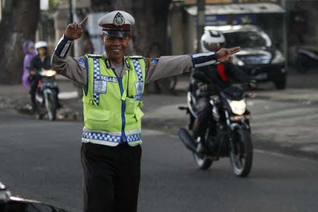 Bripka Seladi, Polisi Jujur yang Jadi Pemulung Sampah