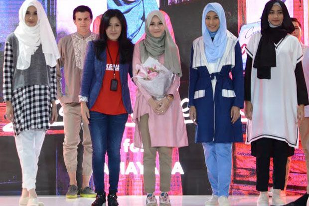 Sambut Ramadan, Zaskia Adya Mecca Hadirkan Koleksi Tunic Simple & Elegan