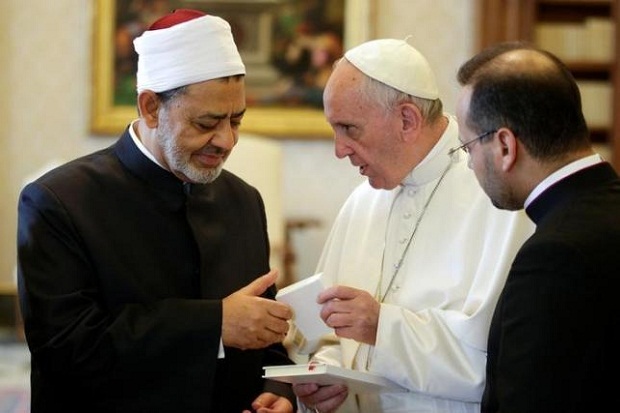 Pelukan Bersejarah, Paus dan Mufti Al-Azhar Pulihkan Hubungan