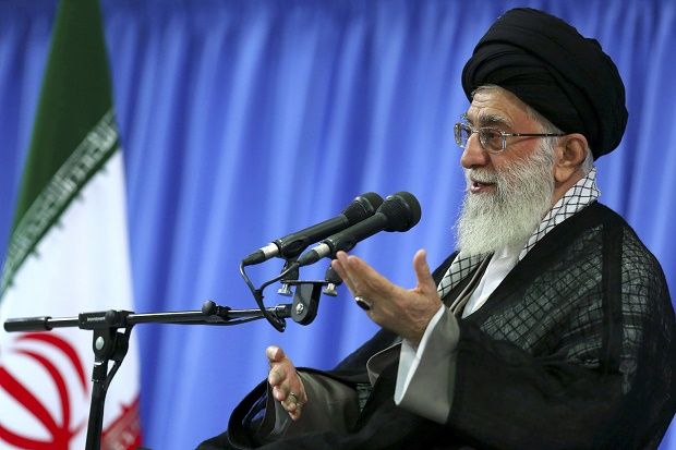Khamenei: Dunia Islam Harus Pimpin Upaya Perangi Terorisme