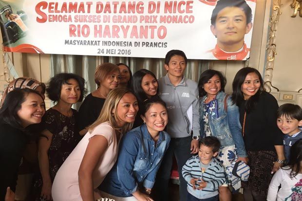 Rio Haryanto Disambut Hangat WNI di Prancis, Ini Foto-Fotonya