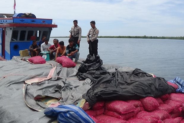 Penyelundupan 100 Ton Bawang Merah Ilegal Digagalkan Polisi
