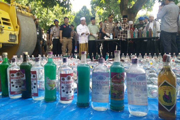Polres Pasuruan Musnahkah Ribuan Botol Miras