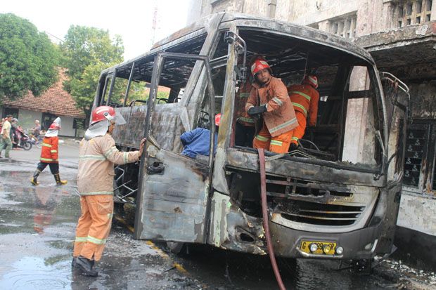 Bus Piknik Ludes Terbakar di Museum Mandala Bhakti