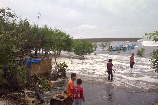 Daftar Wilayah di Jawa yang Diterjang Gelombang Pasang dan Banjir Rob