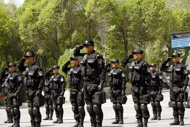 Personel SWAT Jadi Pengawas Ujian Masuk Universitas di China