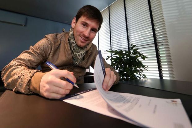 Lionel Messi Tunda Dulu Urusan dengan Barcelona