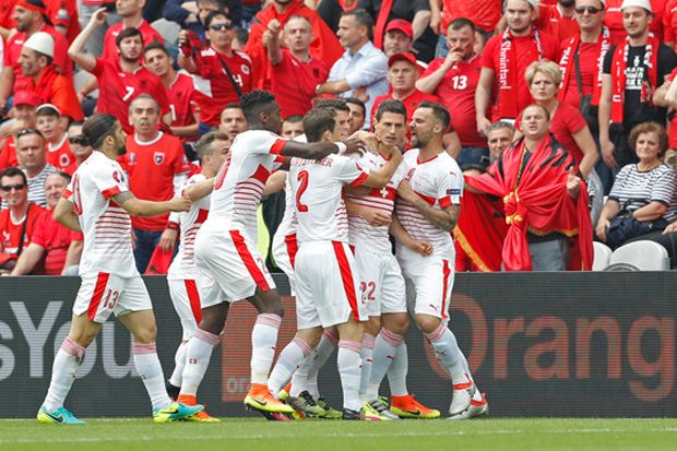Swiss Tundukkan 10 Pemain Albania