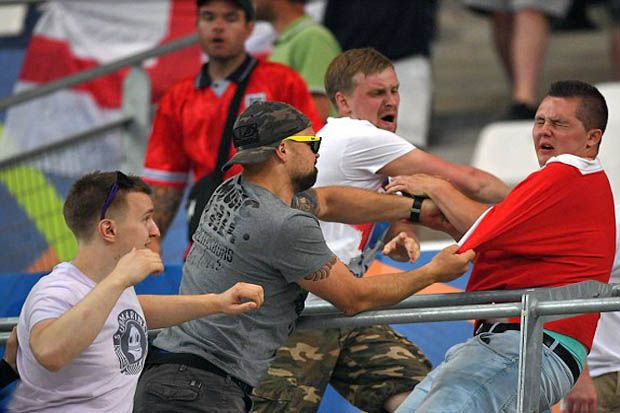 Pasca Laga, Suporter Rusia Serang Fans Inggris di Tribun Stadion