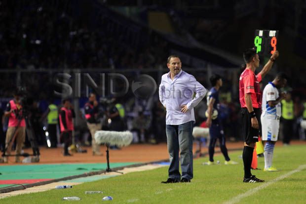 Dejan Pelatih Asing Kedelapan Korban Kursi Panas Persib Bandung