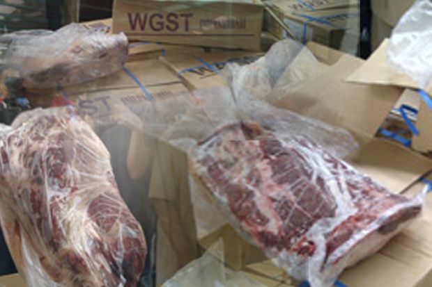Bulog Cianjur Gelar Operasi Pasar Daging Sapi Beku